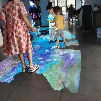DefiLabs interaktyvių grindų projekcija Kalėdų interaktyvus poveikis